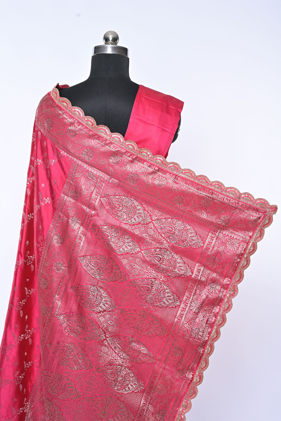 Semi Designer Banarasi
Dark pink
Saree with Veil Work for Wedding