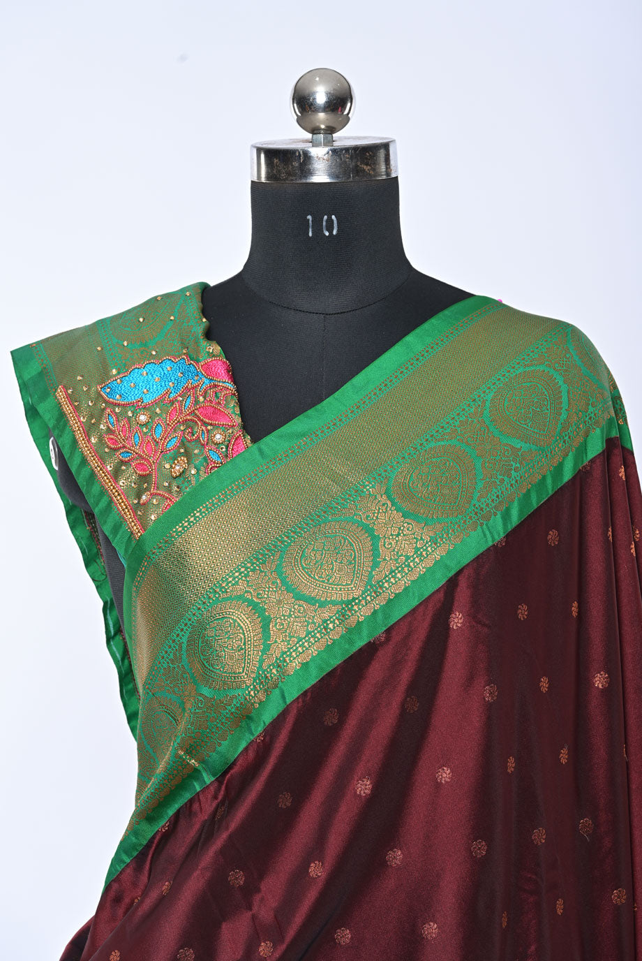 Semi Kalanjali Paithani Magenta Saree with Round Butti for Festival