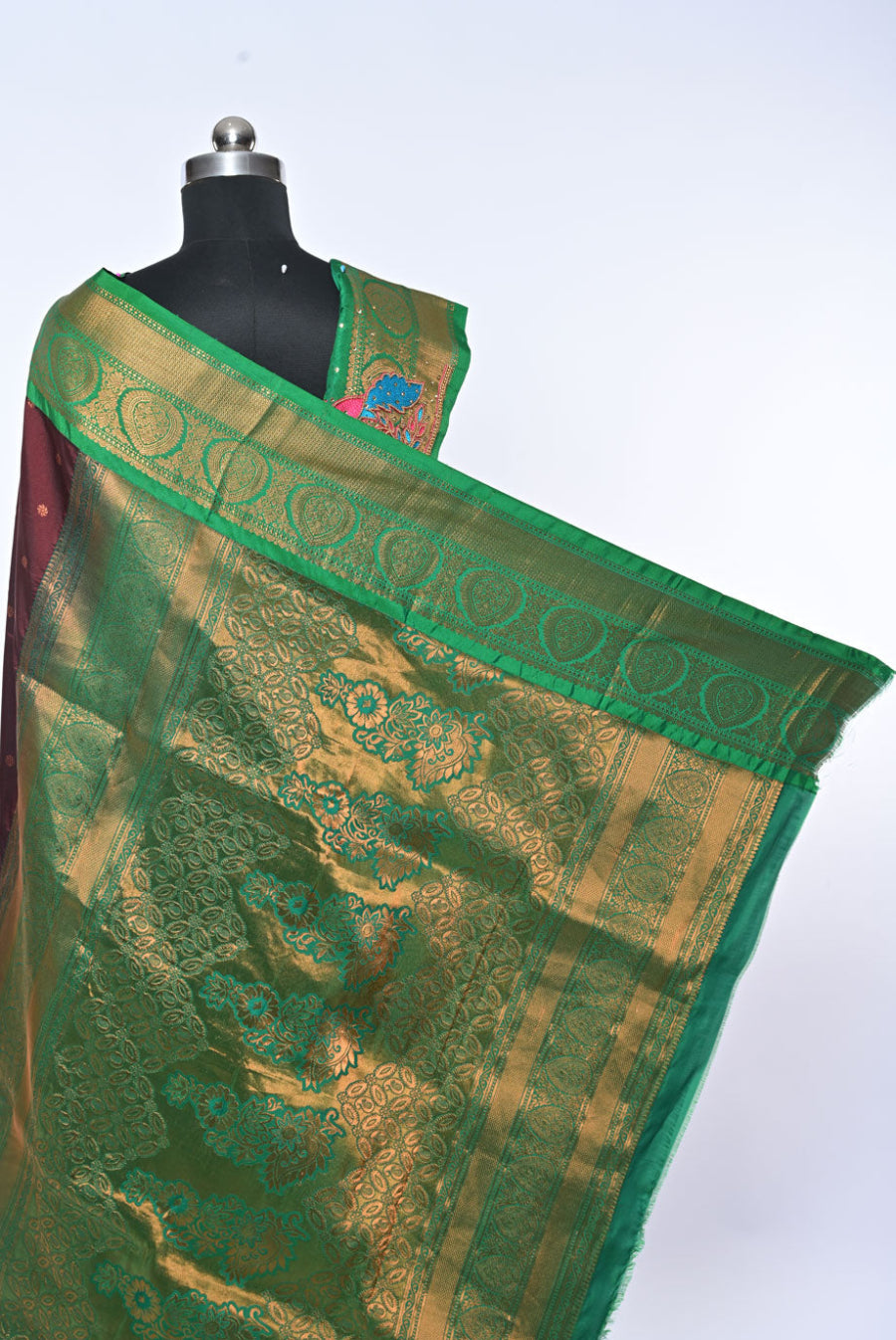 Semi Kalanjali Paithani Magenta Saree with Round Butti for Festival