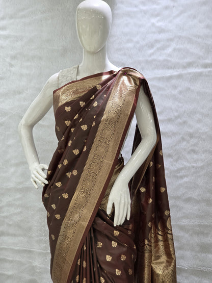 Crafted in tana silk, this saree showcases allover delicate gold zari buttis paired with a rich paithani pallu. Lightweight yet regal, perfect for pujas and family functions. Includes a matching self blouse.