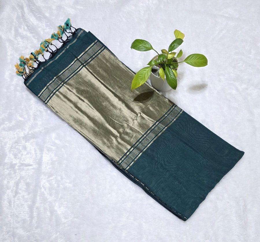 Soft bottle green cotton saree with elegant border finish and beautiful zari pallu with tessels at border.Perfect for daily wear and festivals