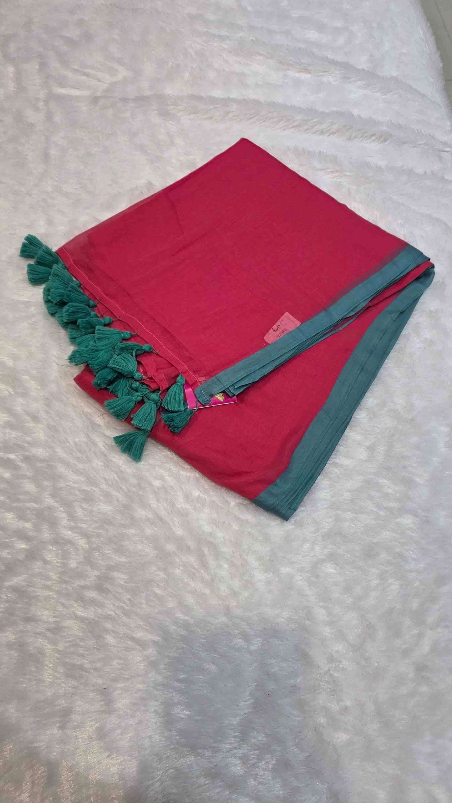 Plain deep pink mulmul cotton saree with teal green border on pallu